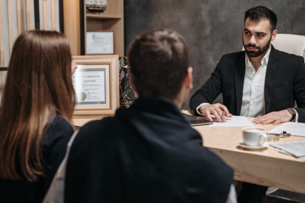 Prix de cession d’actions insuffisant : quels sont les risques ?